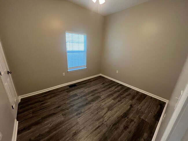 Building Photo - W 27th Street