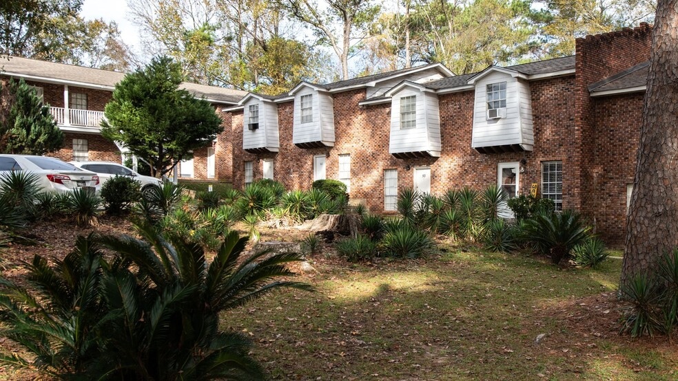 Building Photo - Birchwood Estates