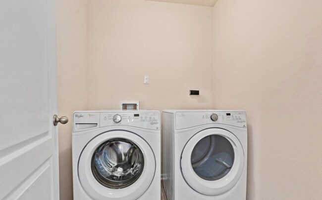 Building Photo - RENT REDUCED, Cedarbrook Community, Gorgeous Home