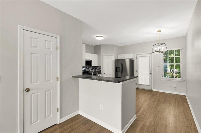 Building Photo - 3160 Mill Springs Cir NE