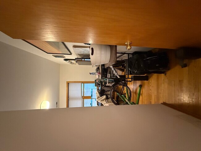 Building Photo - 4103 N Kenmore Ave