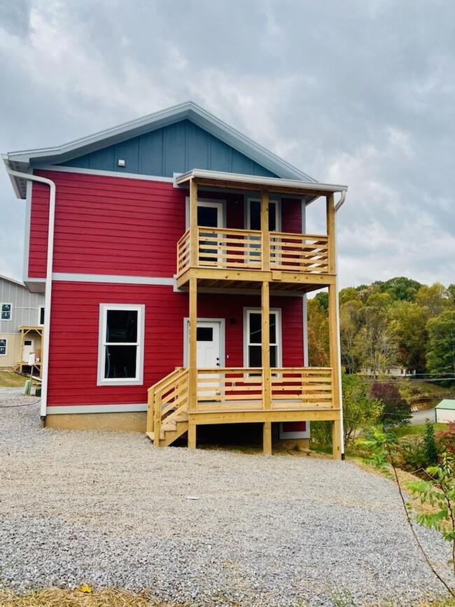 Building Photo - Rental- Swannanoa