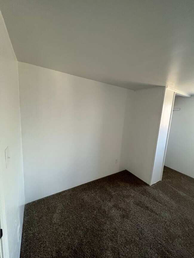 Building Photo - Parkland Duplex