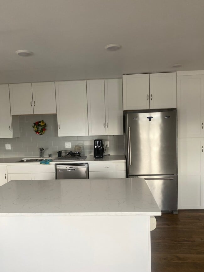 Building Photo - 305 Stedman St