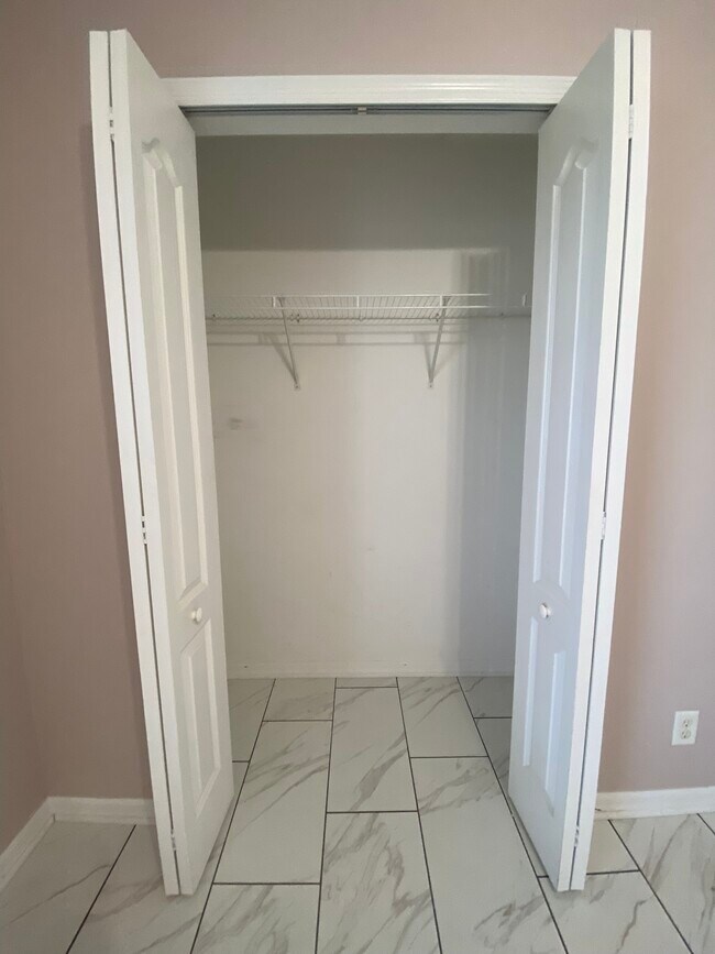 Building Photo - 1804 NW 1st Ave