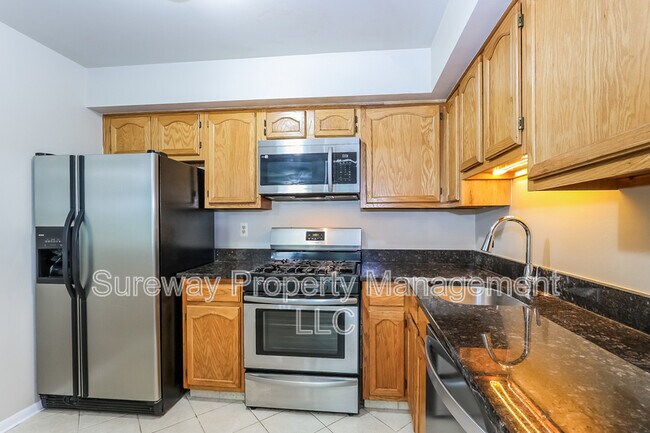 Building Photo - 108 Lowell Ct