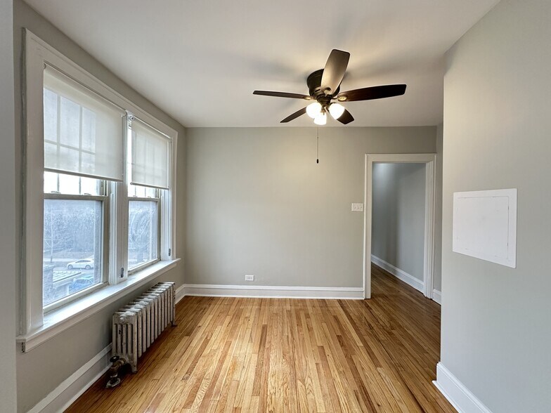 Building Photo - 324 S Maple Ave