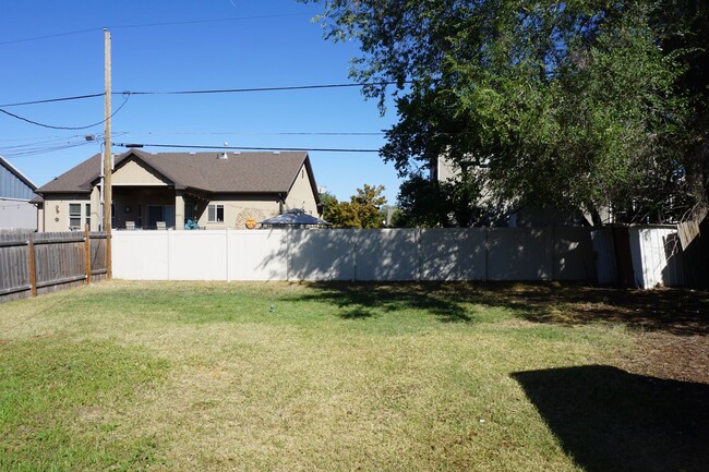 Building Photo - Nice Sandy Home