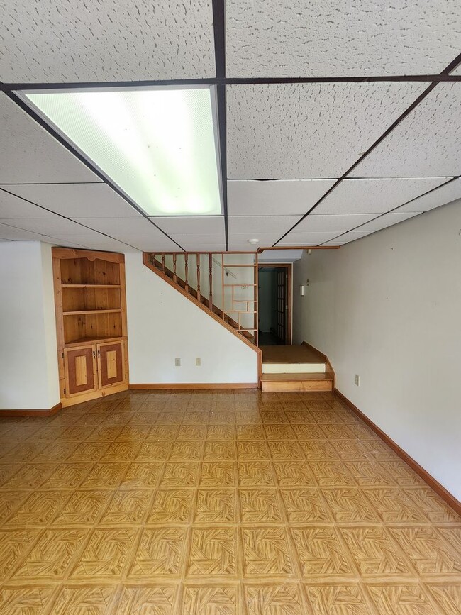 Building Photo - Marion Rental!