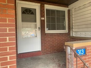 Building Photo - Spacious 2-bedroom 1-bath Townhome, Christ...