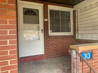 Building Photo - Spacious 2-bedroom 1-bath Townhome, Christ...