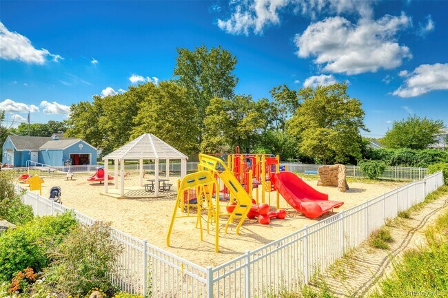 Building Photo - 11 7th St