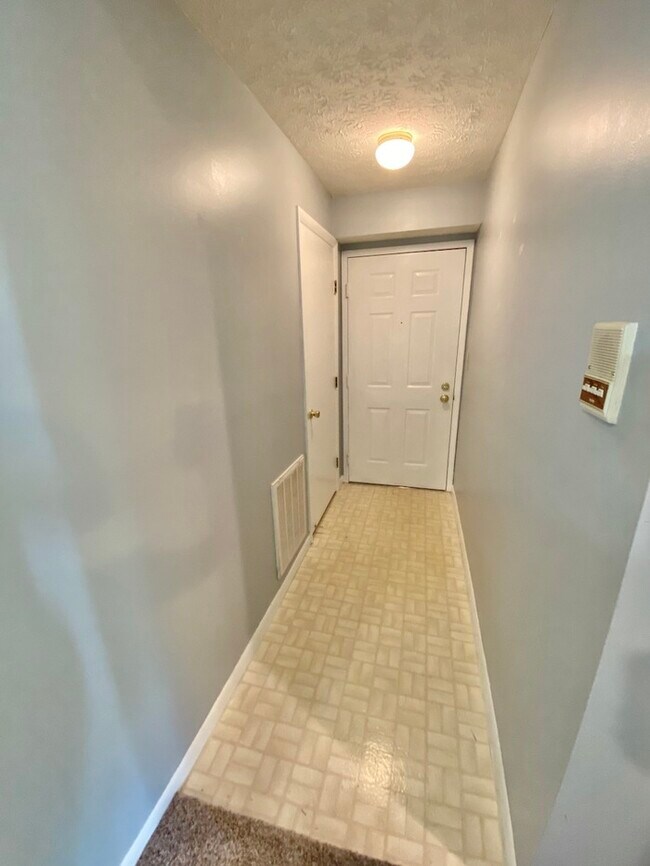Building Photo - 27 Rio Grande Cir