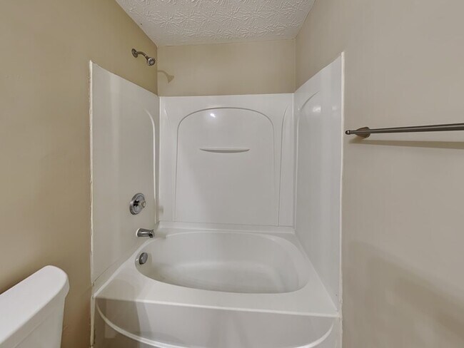 Building Photo - One Month Free! Nice 3 Bedroom Home locate...