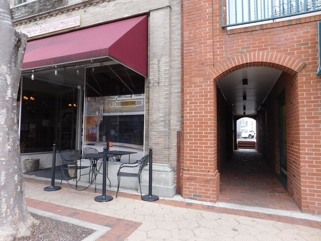 Building Photo - 216 Middle St