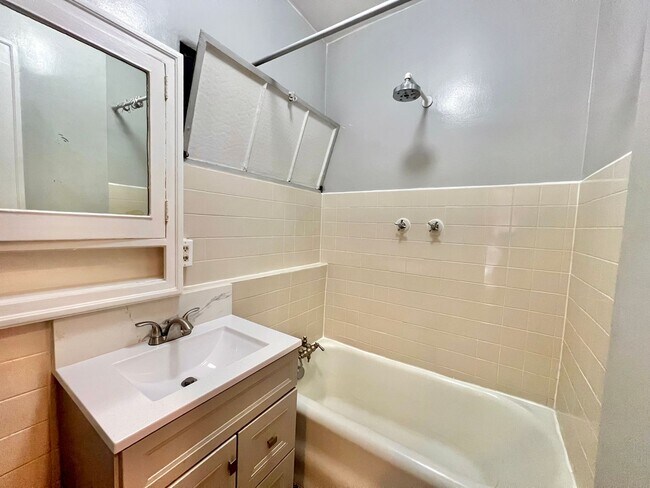 Building Photo - Historic Studio in Prime Alphabet District Location! Move in Special!