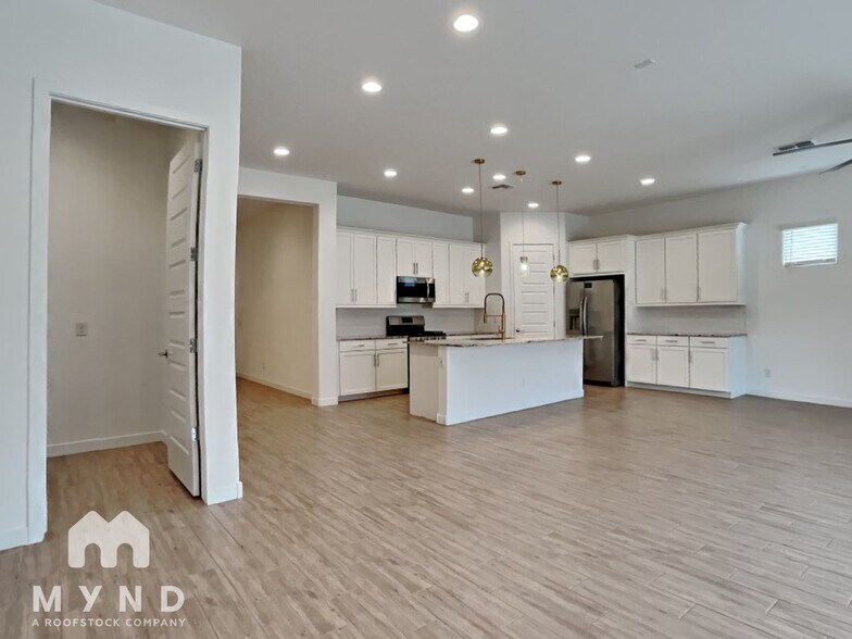 Building Photo - 11866 N 189th Ct