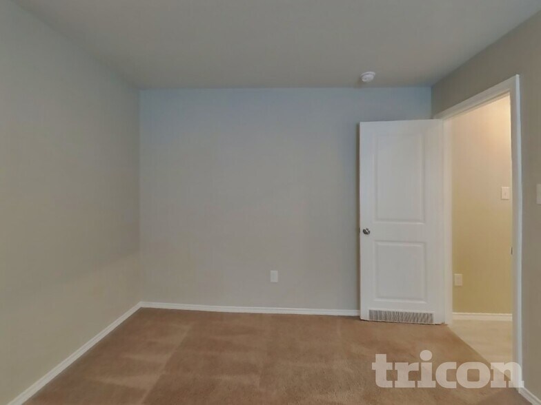 Building Photo - 7219 Lincoln Trce