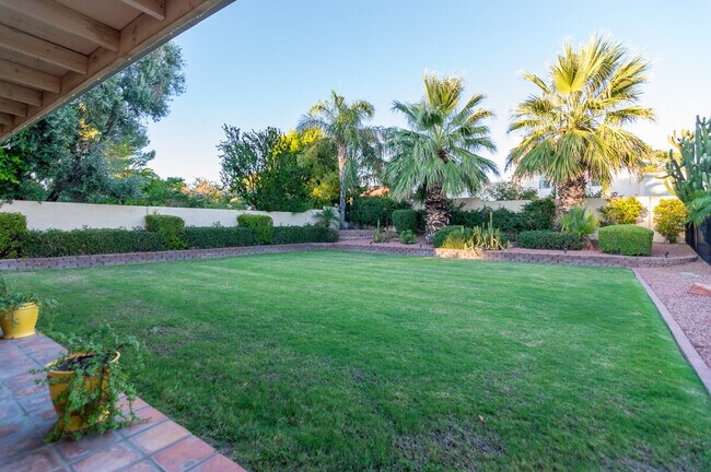 Building Photo - 16025 N 58th Pl