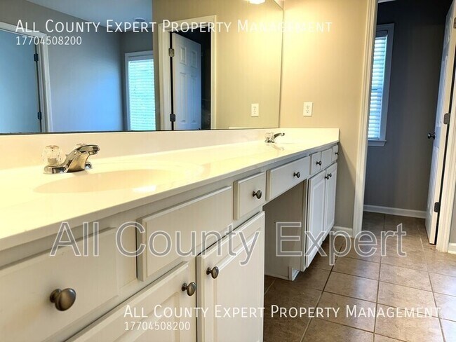 Building Photo - 3670 Fedorite Walk