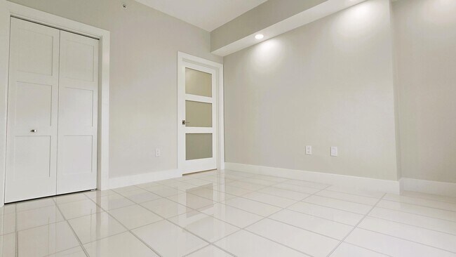 Building Photo - 255 Evernia St