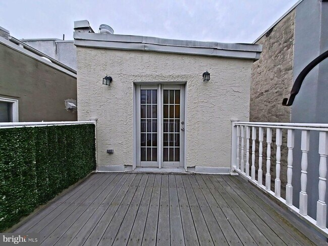 Building Photo - 606 S 16th St