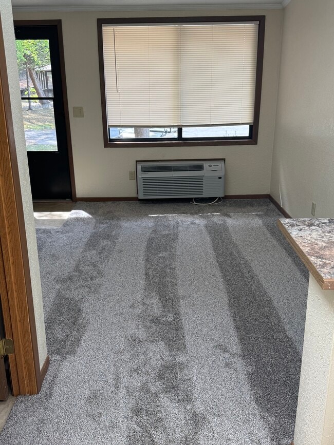 Building Photo - Montrose Square