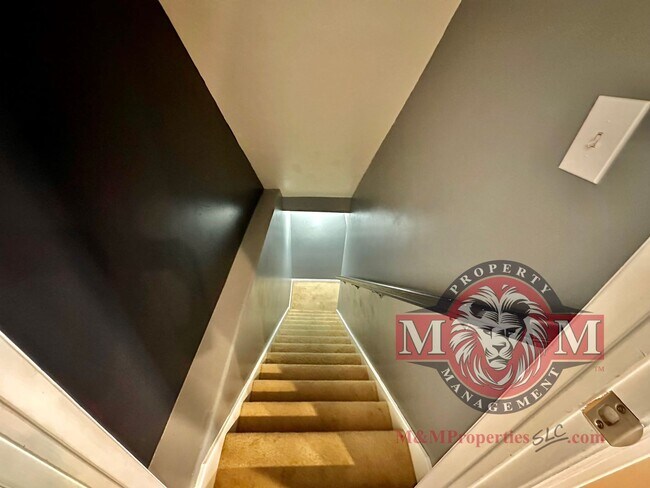 Building Photo - 3 Bd 3.5 Bath Model Like Townhome in Riverton