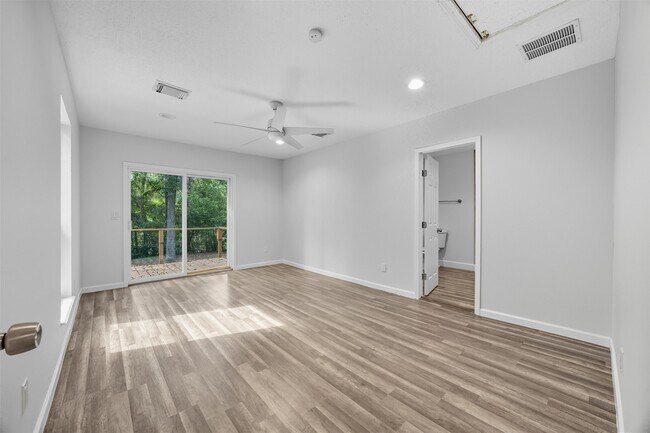 Building Photo - 30519 Lake Cir Ln