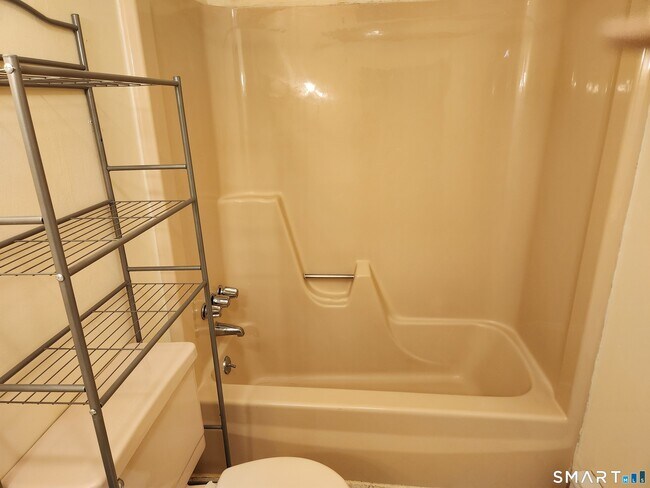 Building Photo - 83 Churchill Way