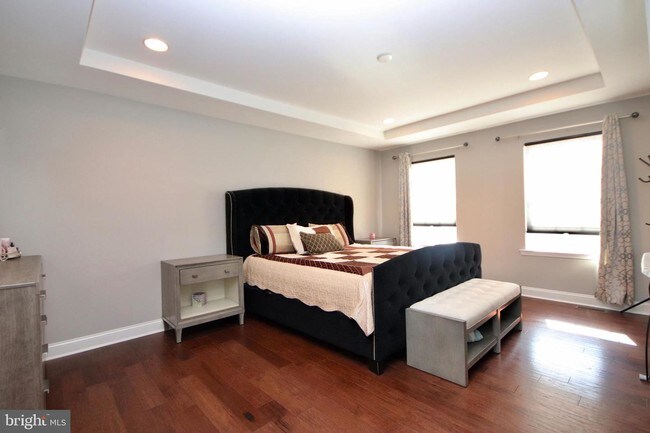 Building Photo - 601 Lexington Mews