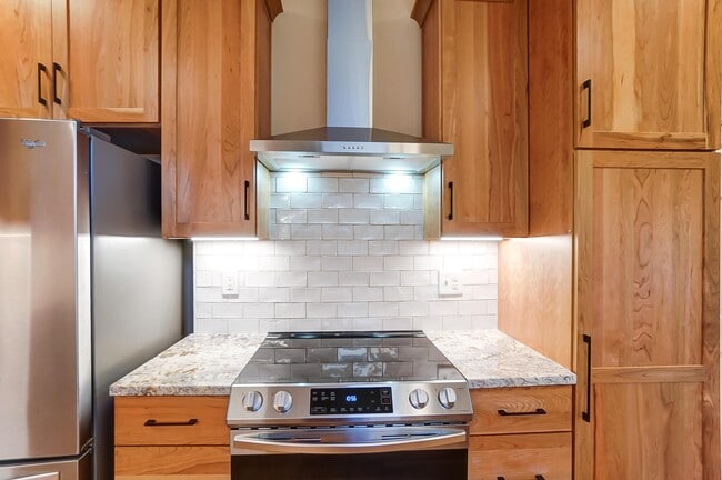 Building Photo - 557 S Grant Ave