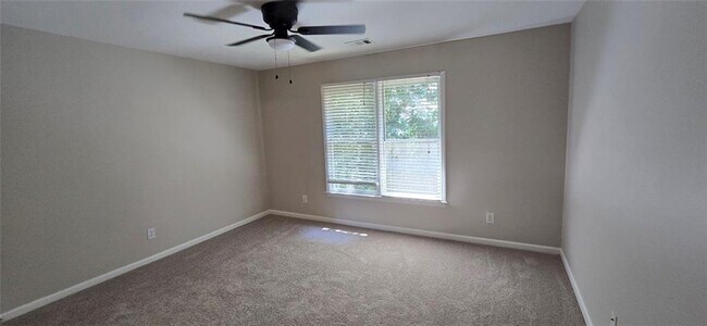 Building Photo - 174 Ennisbrook Dr SE