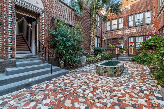 Building Photo - 2742 Riverside Ave