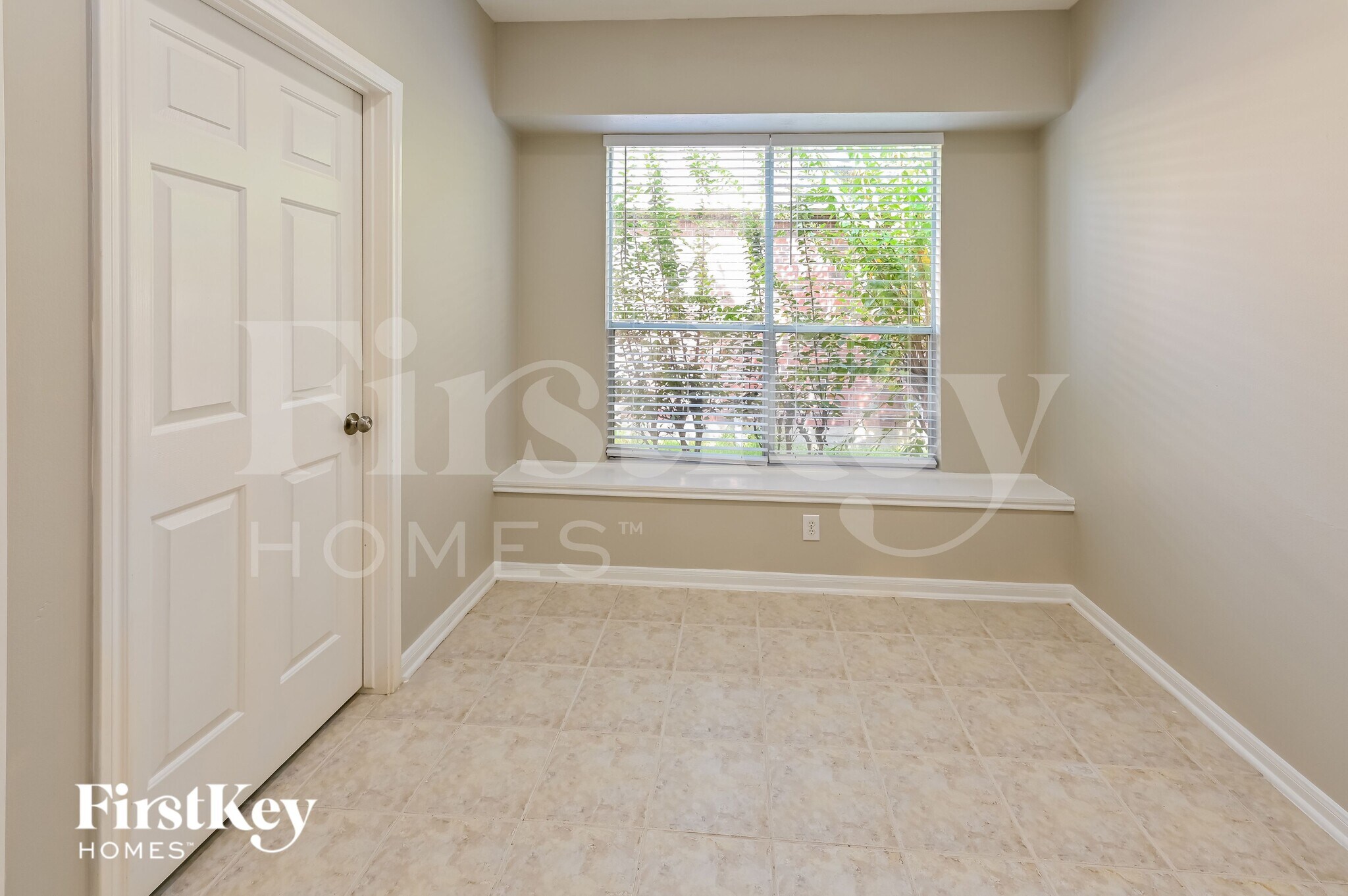 Building Photo - 23722 River Pl Dr