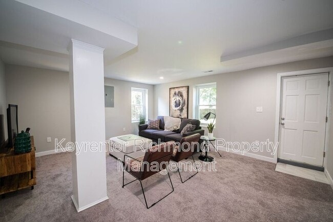 Building Photo - 1001 Colonial Ave