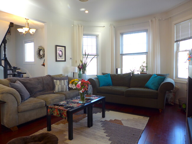 Building Photo - 26 Turner St