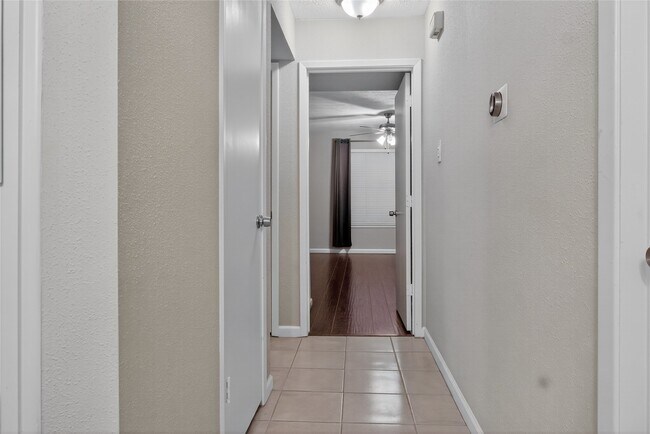 Building Photo - 10555 Turtlewood Ct