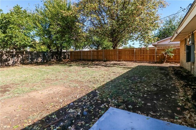 Building Photo - 217 Cherrywood Dr