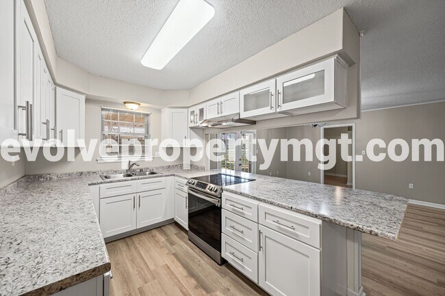 Building Photo - Charming Collierville home in PRIME location!
