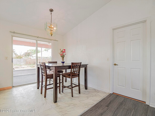 Building Photo - 483 Melrose Ln