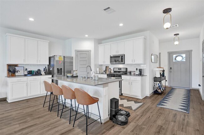 Building Photo - 13914 Frio Dr