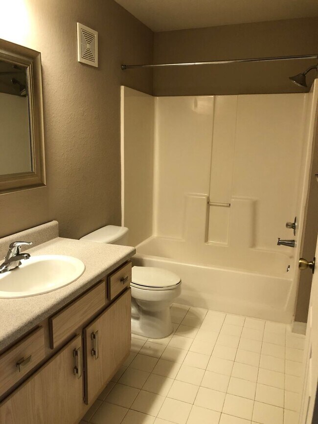 Building Photo - APARTMENT FOR RENT IN THE BEST AREA OF ORLANDO