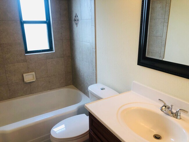 Building Photo - 1923 Jefferson Ave