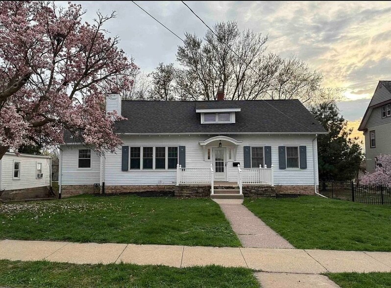 Primary Photo - 1215 Mount Pleasant St