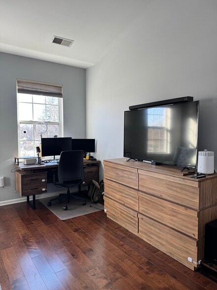 Master’s bedroom - 813 Deluca Rd