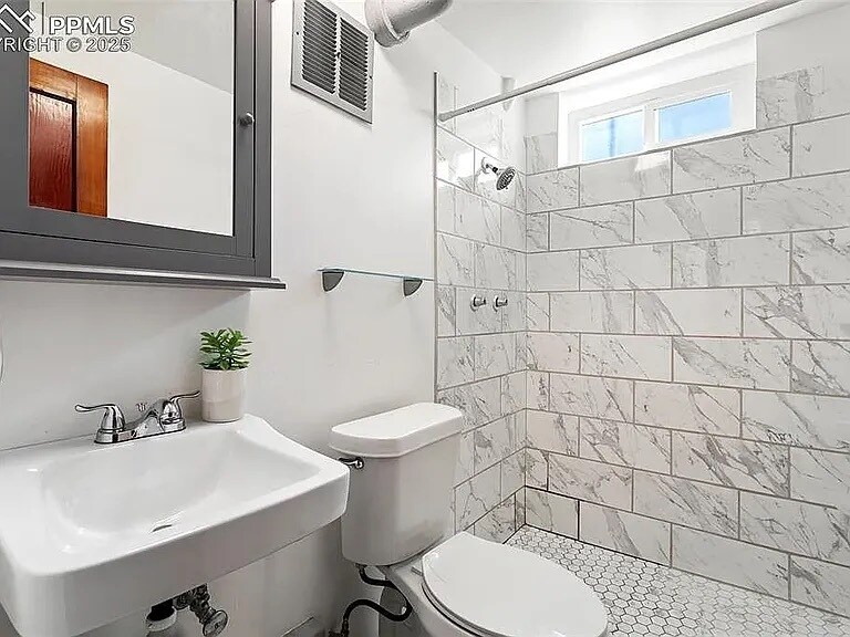 Building Photo - 1638 N Foote Ave