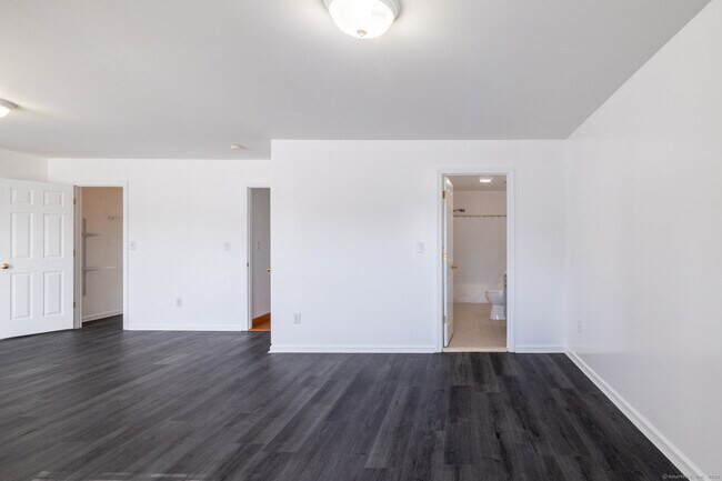 Building Photo - 107 Waverly Ave