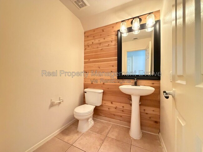 Building Photo - 2060 N 30th St
