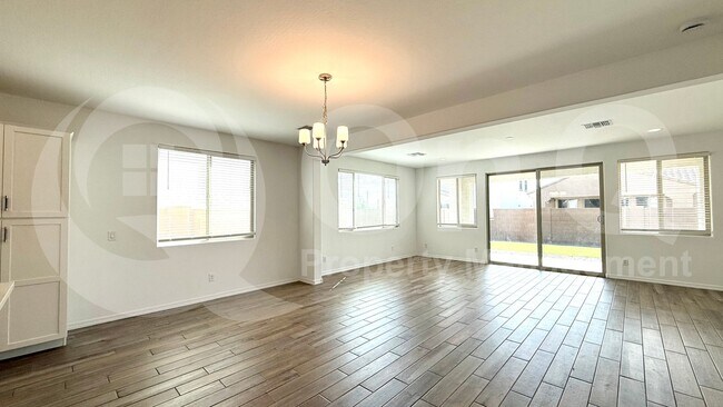 Building Photo - 14765 W Sand Hills Rd